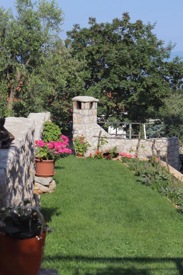 Apartments And Rooms With Parking Space Njivice, Krk - 5458 외부 사진