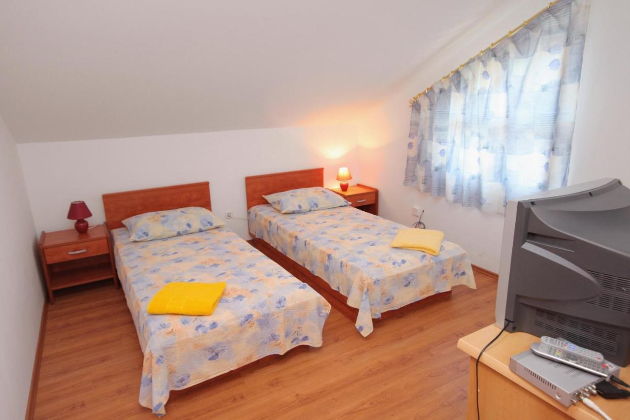 Apartments And Rooms With Parking Space Njivice, Krk - 5458 외부 사진