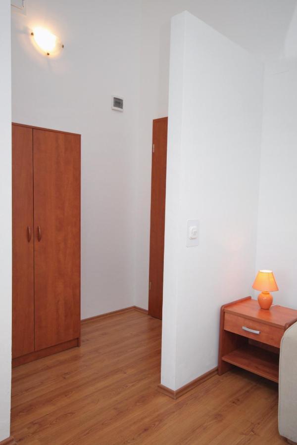 Apartments And Rooms With Parking Space Njivice, Krk - 5458 외부 사진