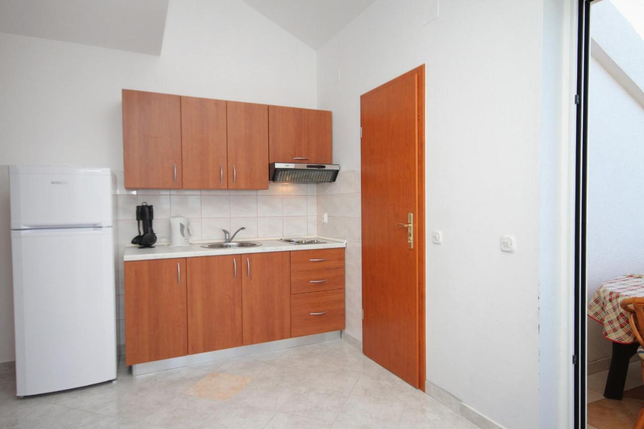 Apartments And Rooms With Parking Space Njivice, Krk - 5458 외부 사진
