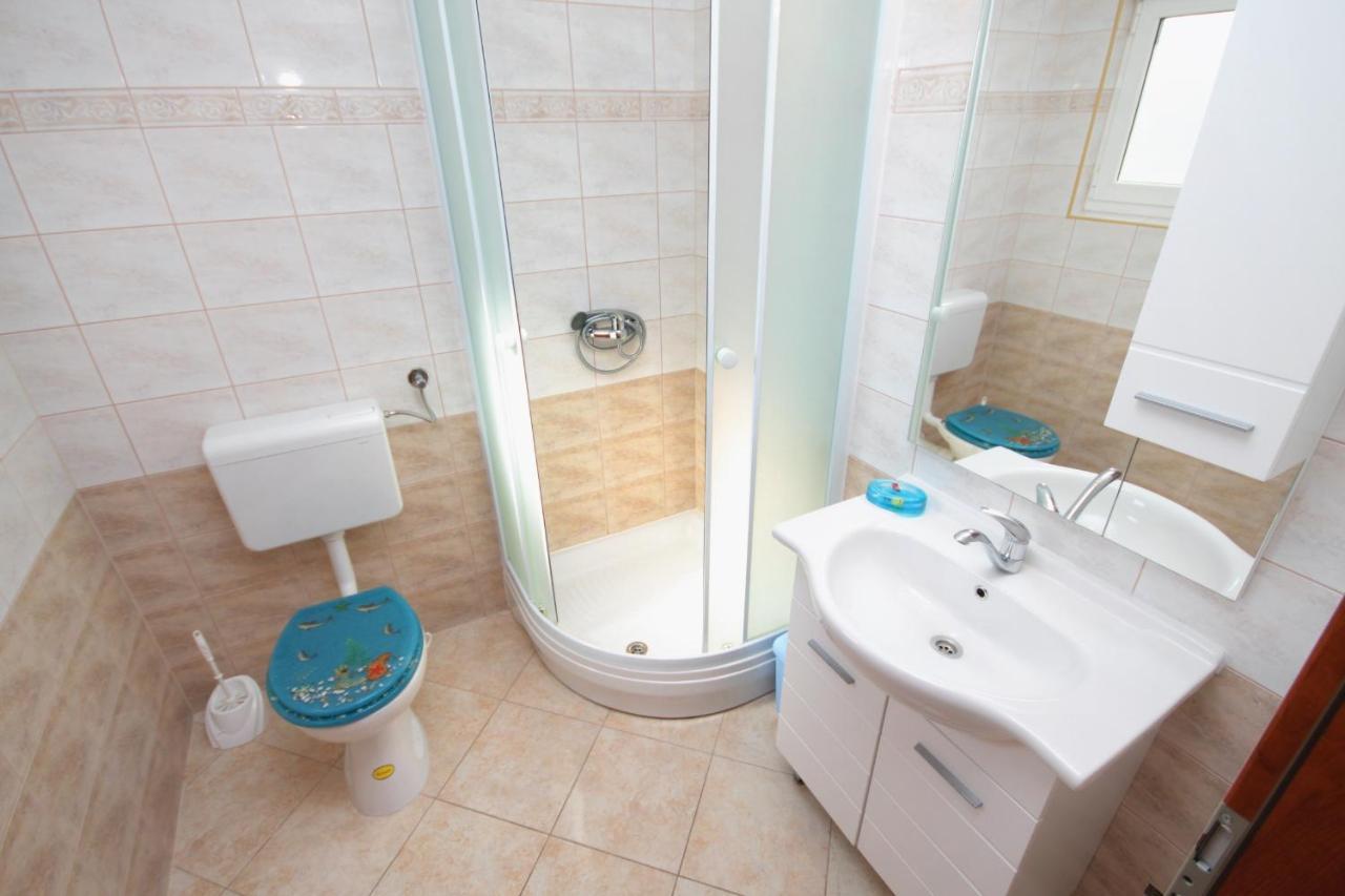 Apartments And Rooms With Parking Space Njivice, Krk - 5458 외부 사진