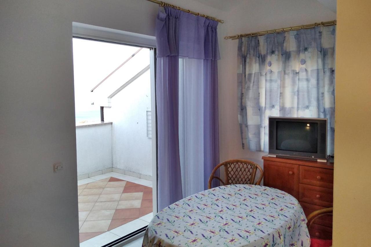 Apartments And Rooms With Parking Space Njivice, Krk - 5458 외부 사진
