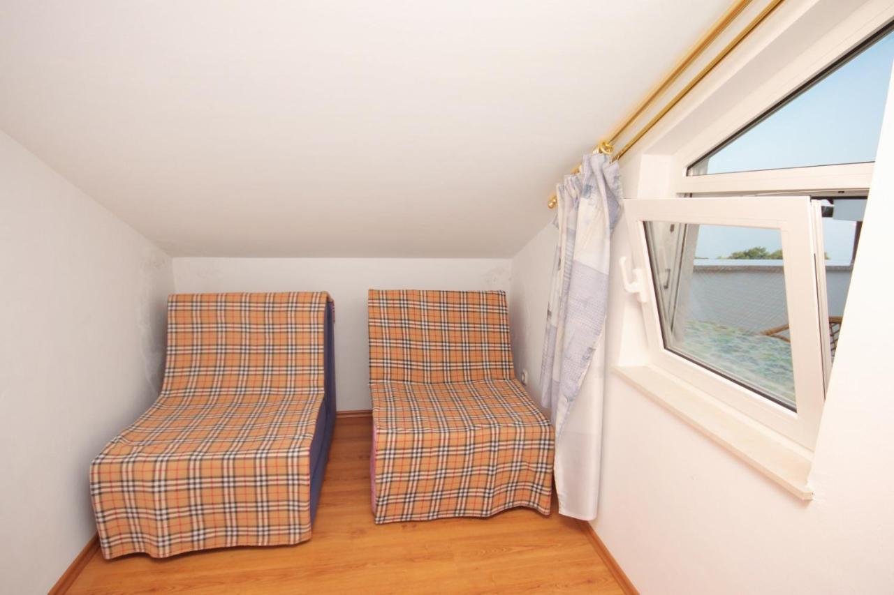 Apartments And Rooms With Parking Space Njivice, Krk - 5458 외부 사진