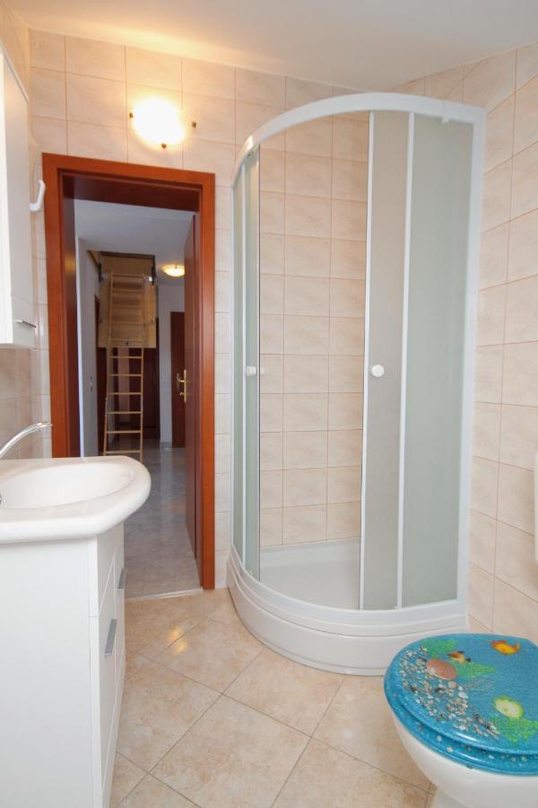 Apartments And Rooms With Parking Space Njivice, Krk - 5458 외부 사진