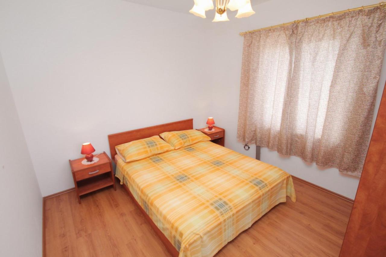 Apartments And Rooms With Parking Space Njivice, Krk - 5458 외부 사진
