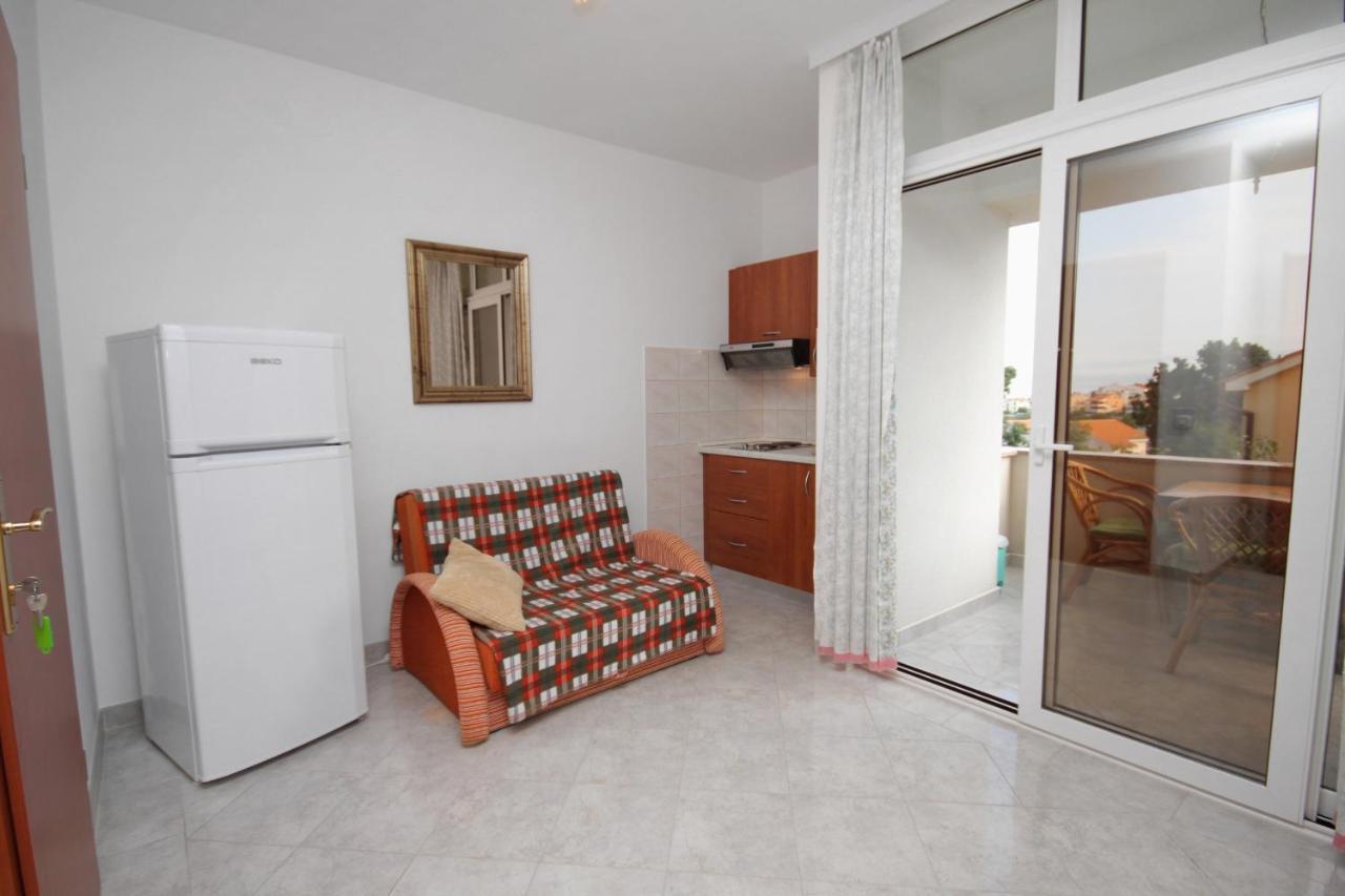 Apartments And Rooms With Parking Space Njivice, Krk - 5458 외부 사진