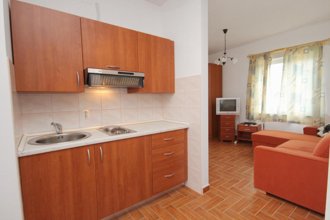 Apartments And Rooms With Parking Space Njivice, Krk - 5458 외부 사진