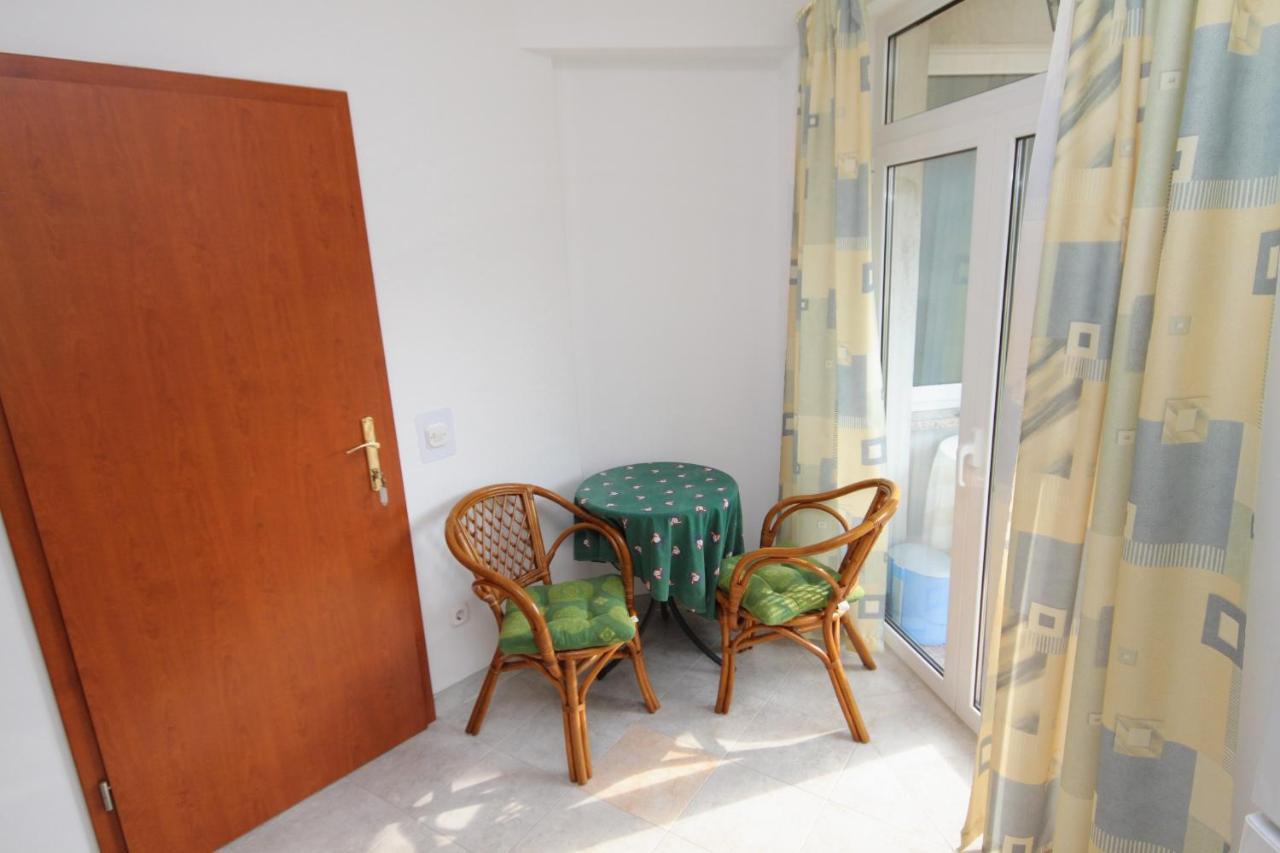 Apartments And Rooms With Parking Space Njivice, Krk - 5458 외부 사진