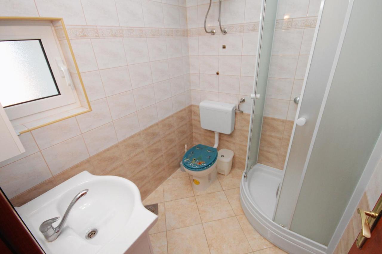 Apartments And Rooms With Parking Space Njivice, Krk - 5458 외부 사진