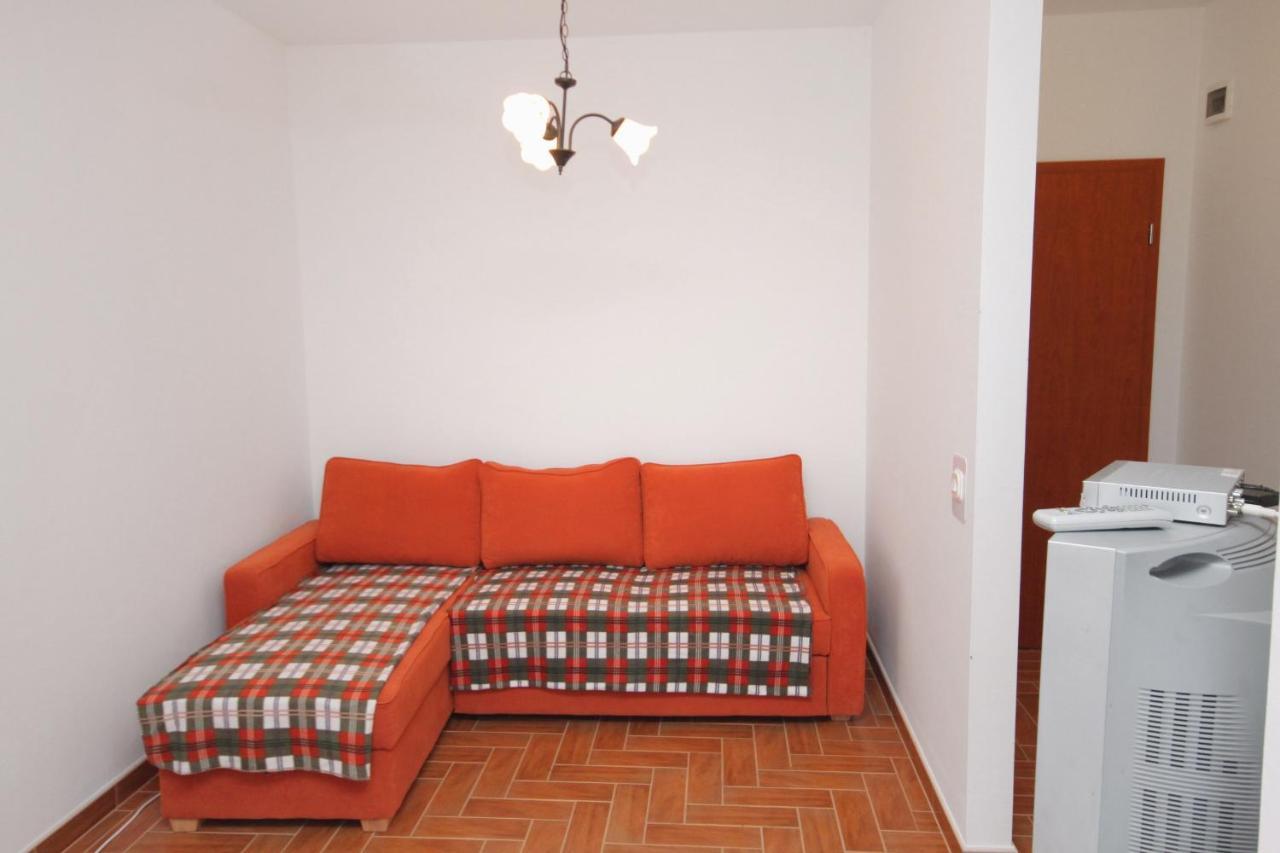Apartments And Rooms With Parking Space Njivice, Krk - 5458 외부 사진