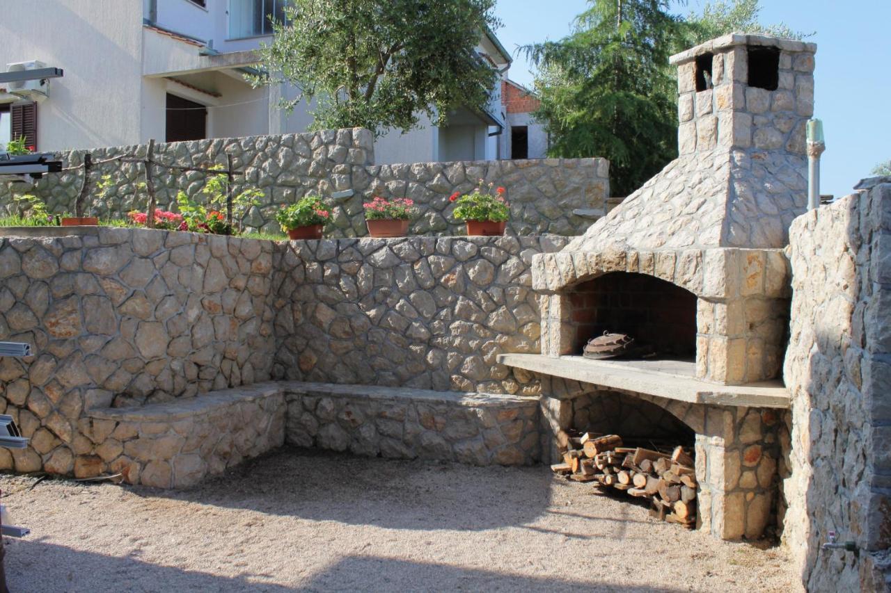 Apartments And Rooms With Parking Space Njivice, Krk - 5458 외부 사진