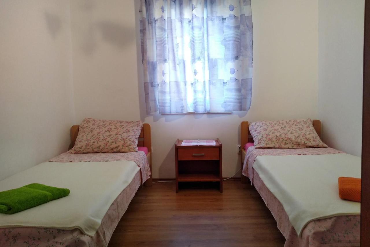 Apartments And Rooms With Parking Space Njivice, Krk - 5458 외부 사진