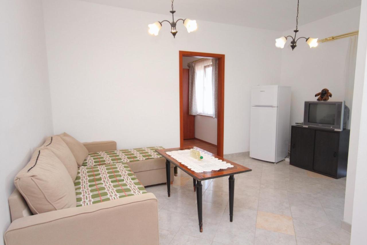 Apartments And Rooms With Parking Space Njivice, Krk - 5458 외부 사진