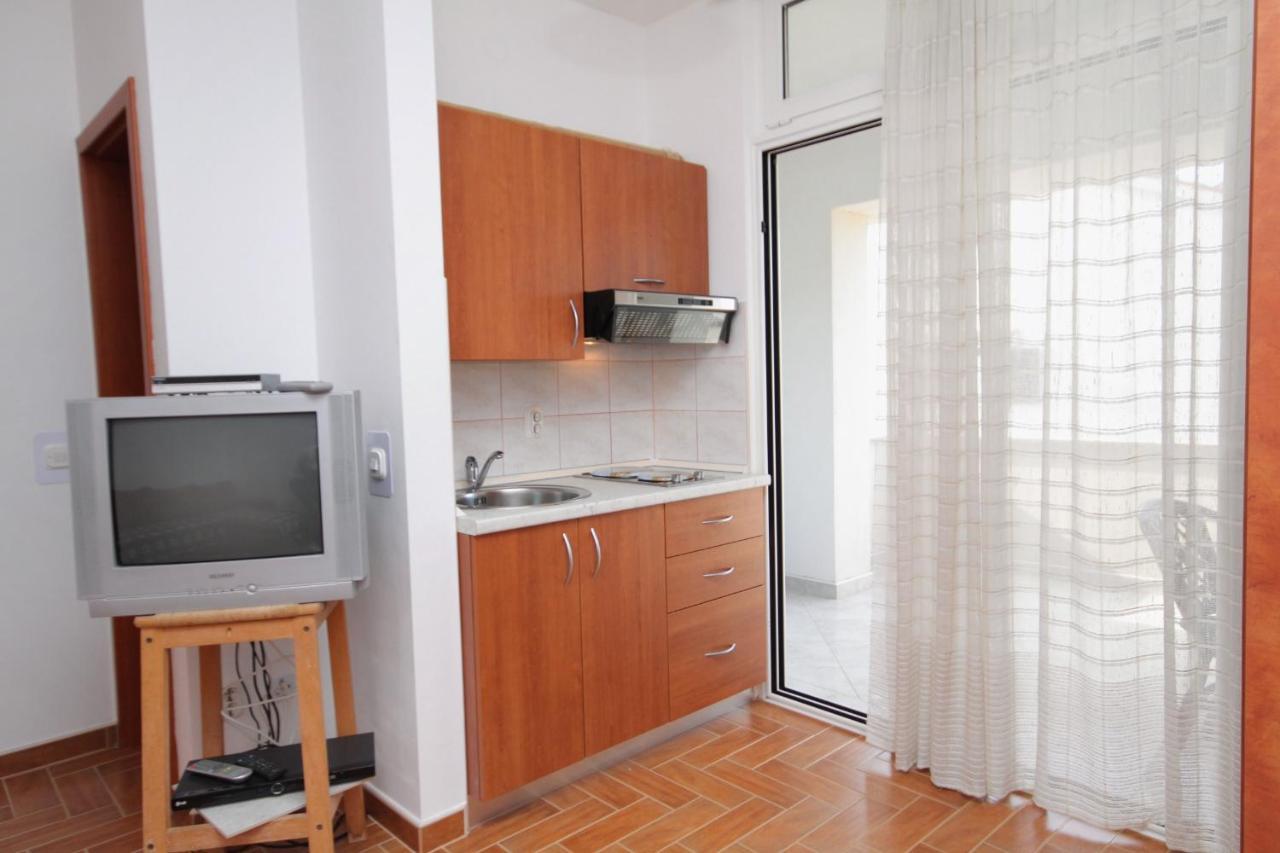 Apartments And Rooms With Parking Space Njivice, Krk - 5458 외부 사진